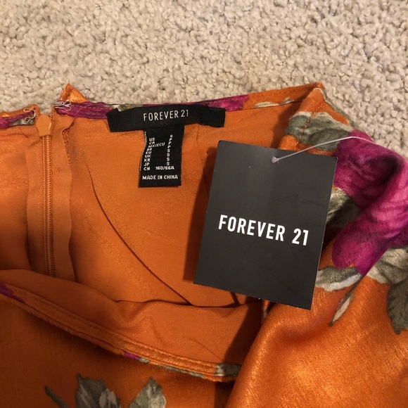 This really cute NWT Forever 21 Ruched Skirt!! - Picture 4 of 4